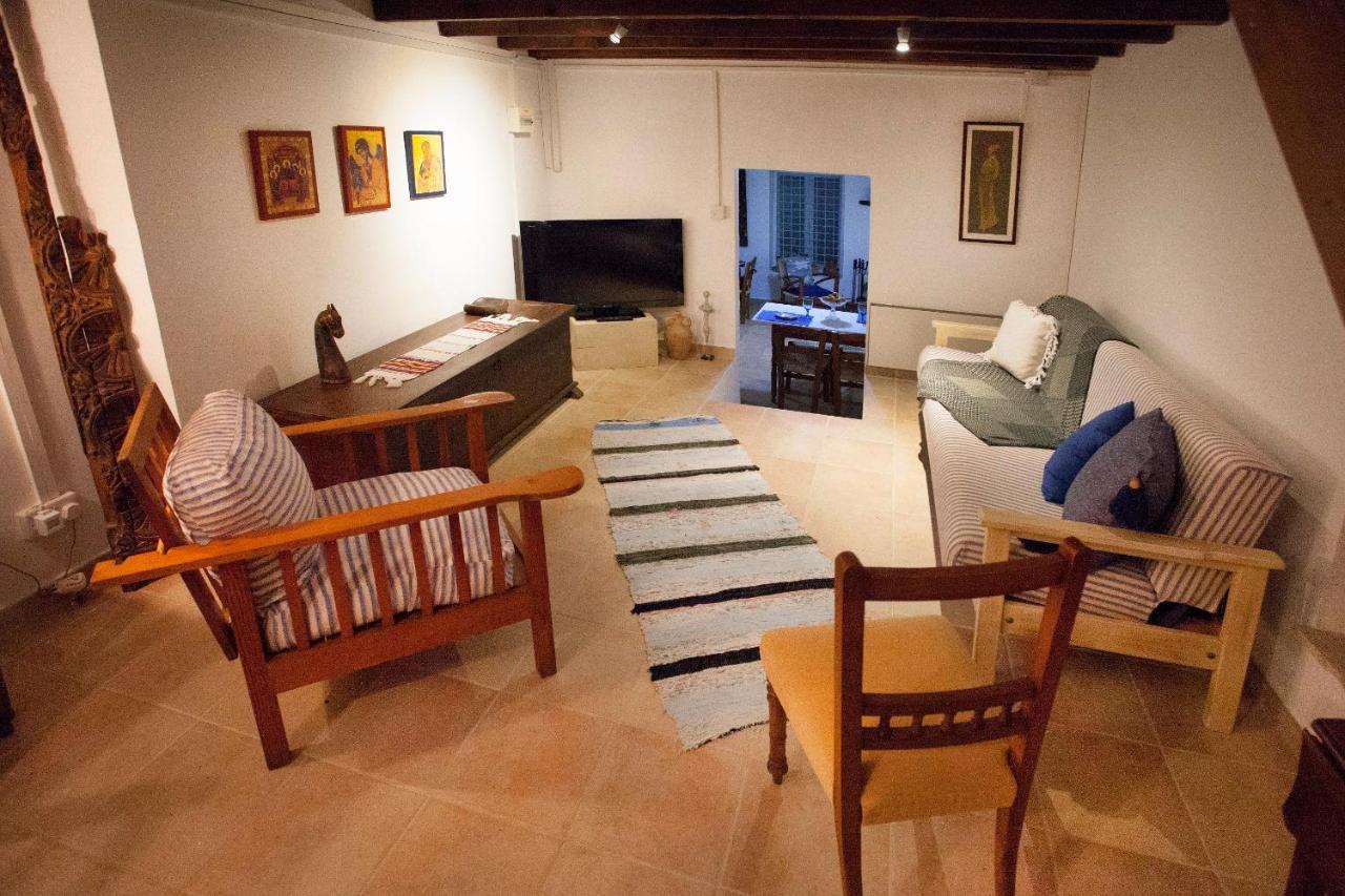 Cecilias Courtyard Malya
