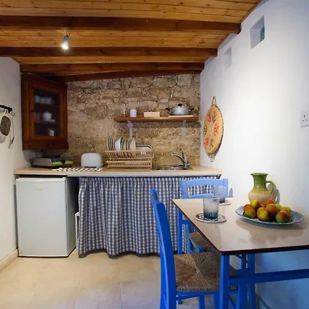 Maison d'hôtes Cecilias Courtyard à Malya Extérieur photo