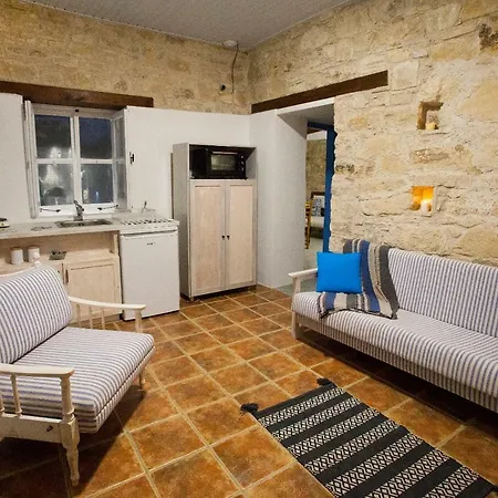 Maison d'hôtes Cecilias Courtyard à Malya Extérieur photo