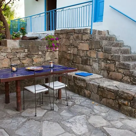 Maison d'hôtes Cecilias Courtyard à Malya Extérieur photo