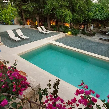 Maison d'hôtes Cecilias Courtyard à Malya Extérieur photo