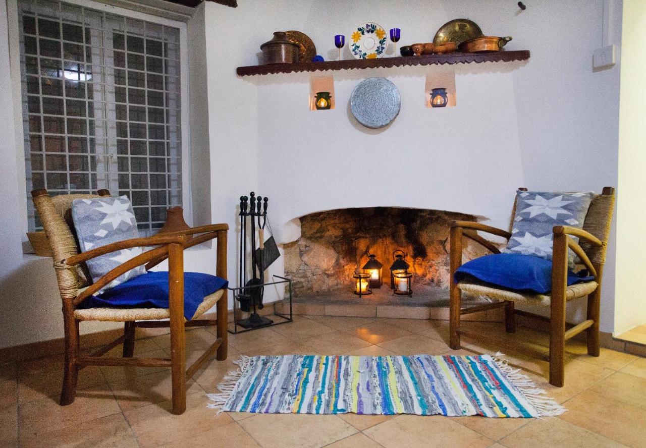 Cecilias Courtyard Country house *