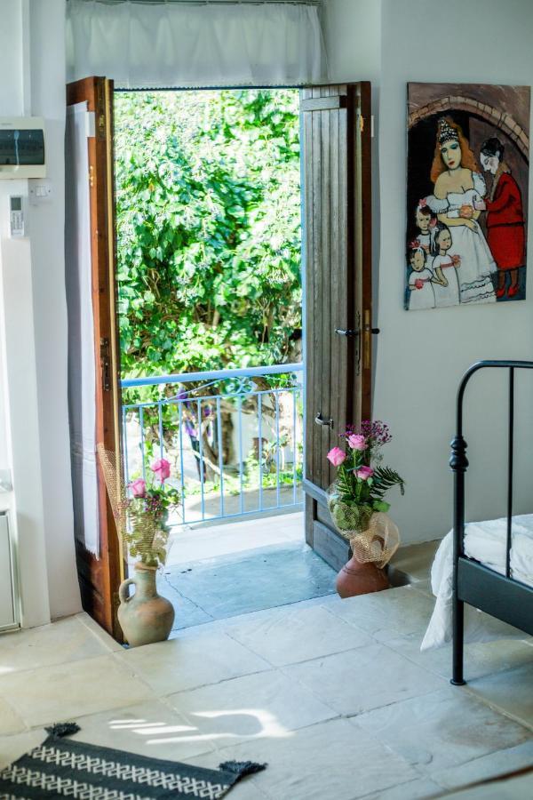 Cecilias Courtyard Country house *