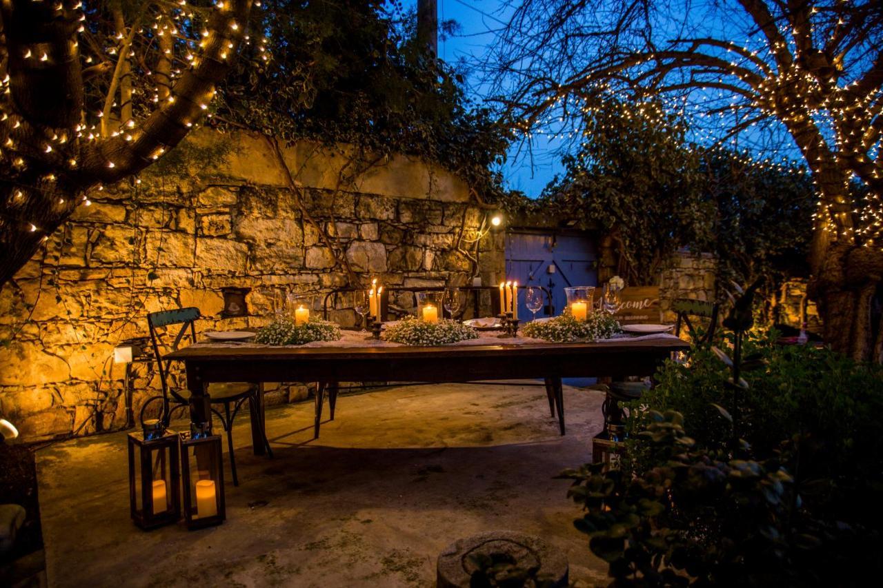 Cecilias Courtyard Country house *