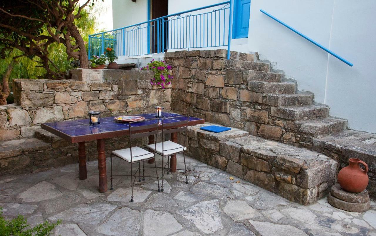 Cecilias Courtyard Country house *