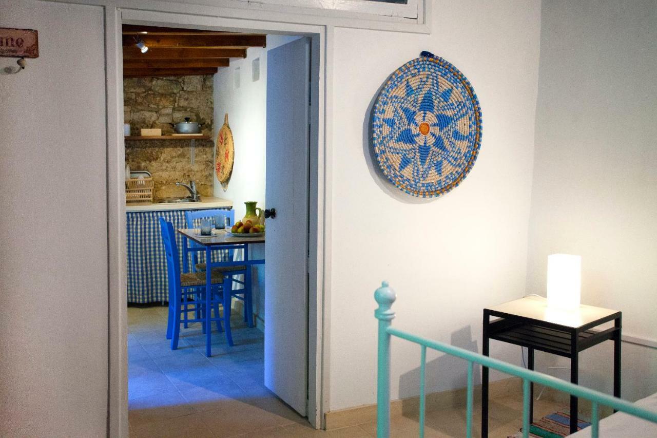 Cecilias Courtyard Country house
